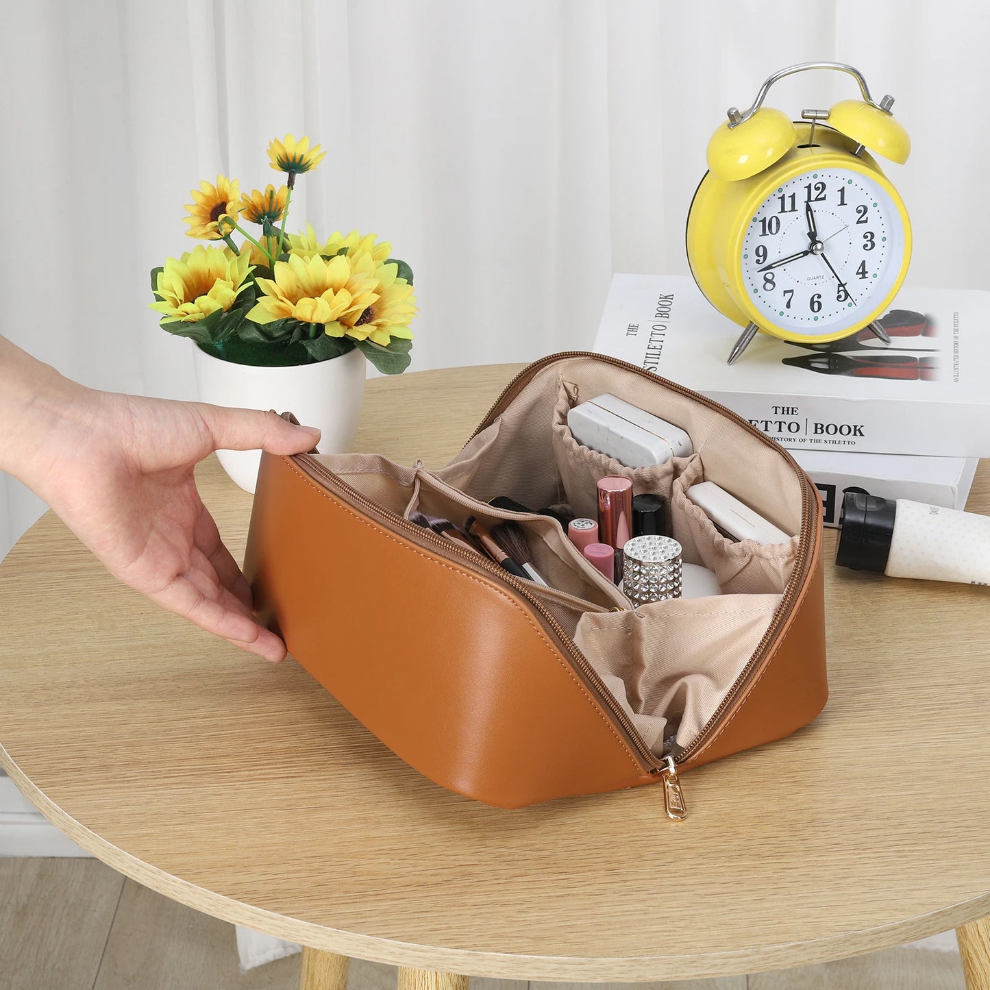 Ikamuel Leather Toiletry Bag – Spacious, Elegant & Functional