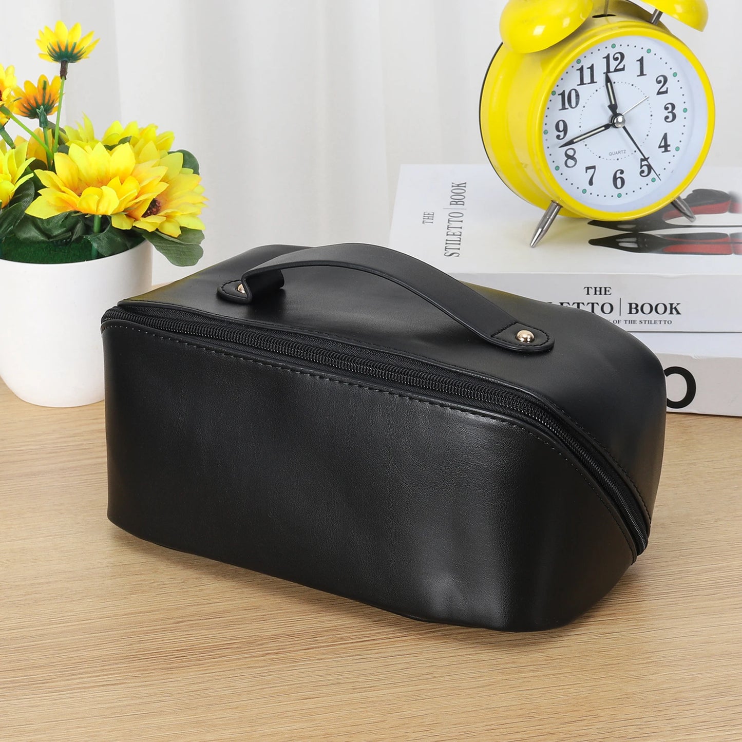 Ikamuel Leather Toiletry Bag – Spacious, Elegant & Functional