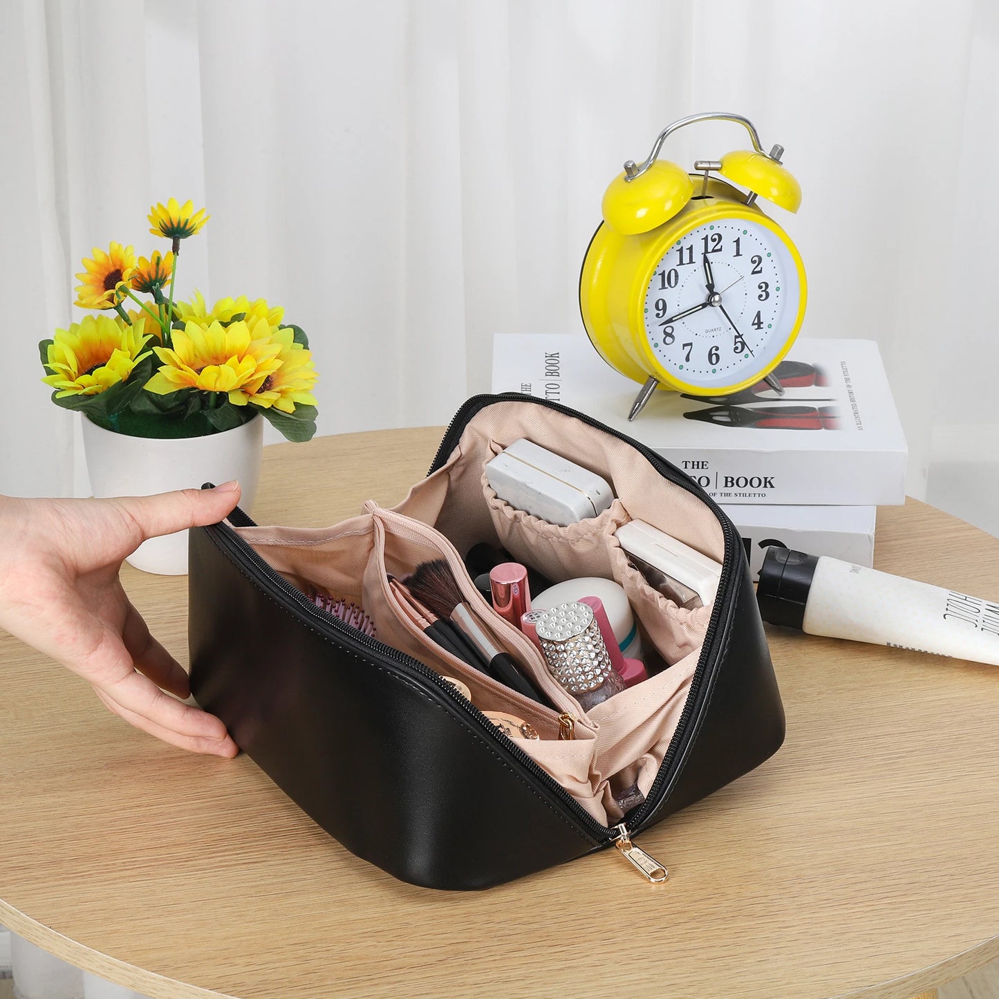 Ikamuel Leather Toiletry Bag – Spacious, Elegant & Functional